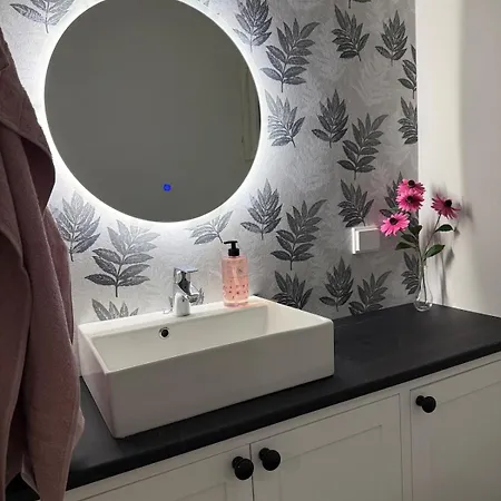 Onnela With Sauna,wifi And Parking Near Santa Village アパート ロヴァニエミ